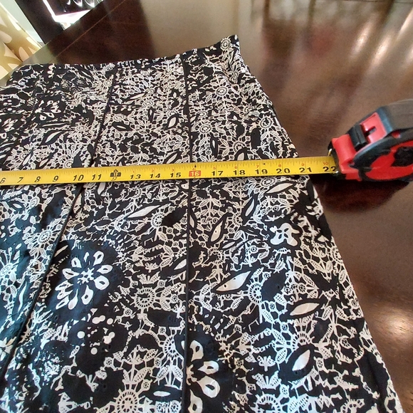 Nine West Nine & Co. Black & White Cotton Eyelet A-line Skirt w Side Zip. - Picture 12 of 13